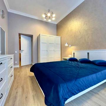 Скельна вул., 1