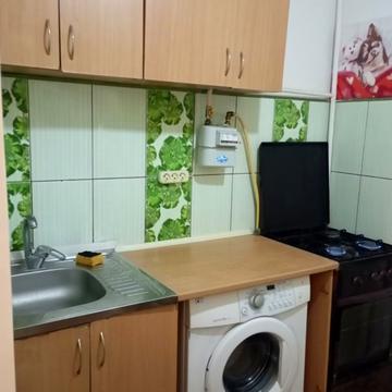 Червона вул., 8