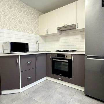 Юрія Олефіренка вул., 12/27