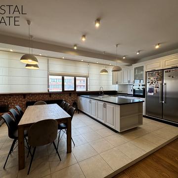 Незалежності вул., 8Б