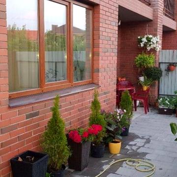 Юності вул., 1