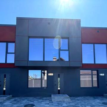 Зоряна вул., 16