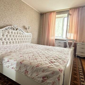 Гоголівська вул., 27