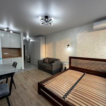 Романа Левицького вул., 4