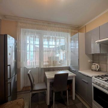 Молодіжна вул., 44/44а