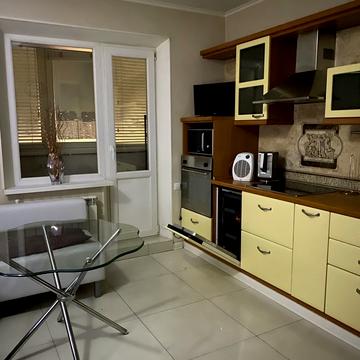 Михайла Гришка вул., 8-Б