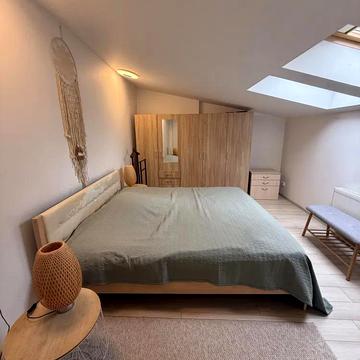 Михайла Грушевського вул., 7