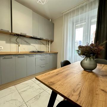 Соборна, 105 б 