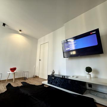 Джона Маккейна вул. (Івана Кудрі), 1-Б