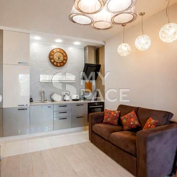 Івана Мазепи вул. (Січневого Повстання), 8