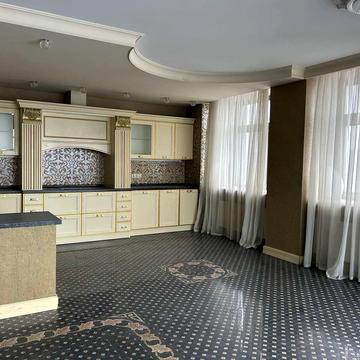 Велика Васильківська вул. (Червоноармійська), 72