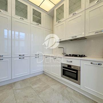 Заньковецької вул., 8