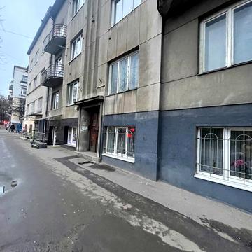 Ярослава Пастернака вул., 2