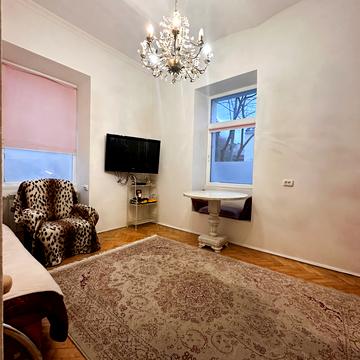 Ужгородська вул., 4