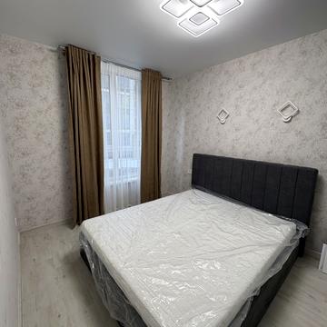 Героїв Майдану вул., (Будинок 4)