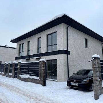 Зоряна вул., 7