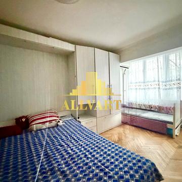 Ореста Левицького вул. (Академіка Курчатова), 13