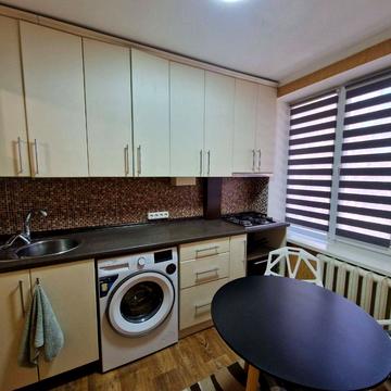 Кримська вул., 10