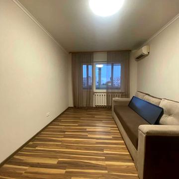 Златопольська вул., 26