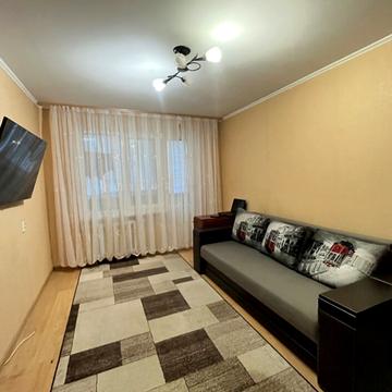 Лялі Ратушної вул., 24