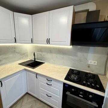 Вінстона Черчилля вул. (Червоноткацька), 24