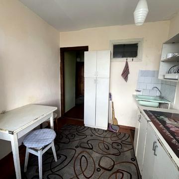 Набережна вул., 2