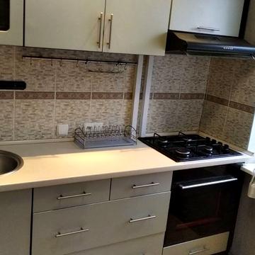 Мілютенка вул., 11