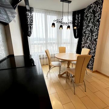 Богдана Хмельницького бульв., 21