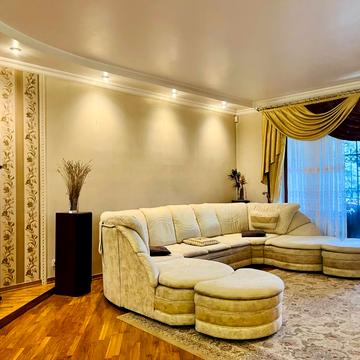 Закарпатська вул., 15