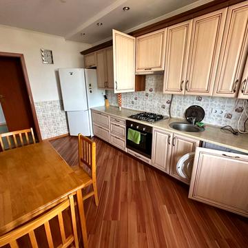 Угорницька вул., 10а