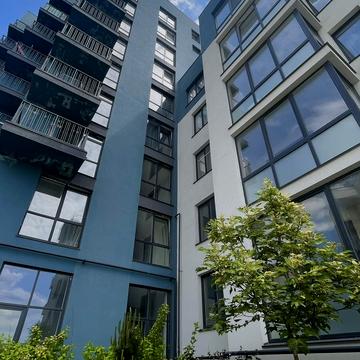 Студентська вул., 18