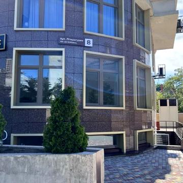 Літературна вул., 8