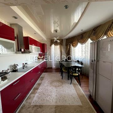 Саперно-Слобідська вул., 10