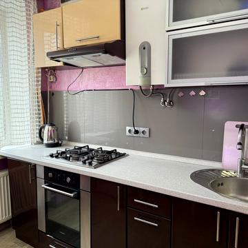 Романа Ратушного вул. (Волгоградська), 6