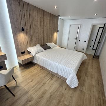 Білогірська вул., 12