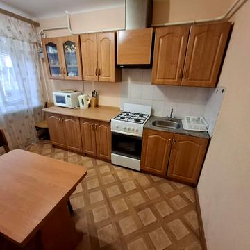 Богдана Хмельницького вул., 8