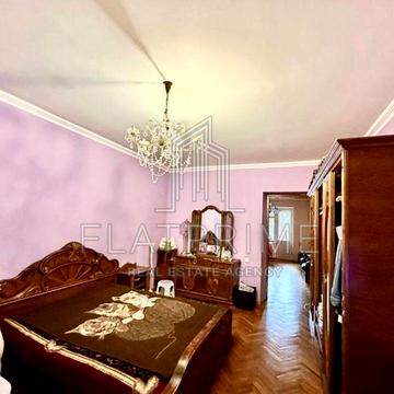 Печерський узвіз, 8