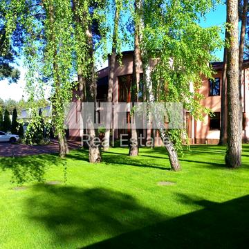 Володимирська вул., 4