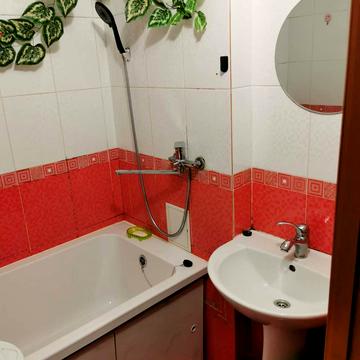 Володимира Івасюка вул., 44