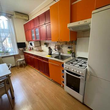 Лесі Українки вул., 41