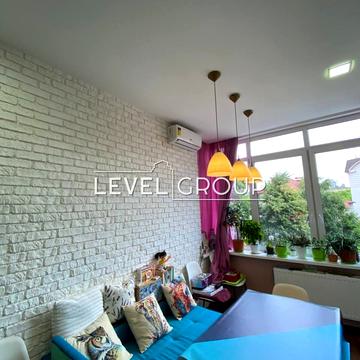 Академіка Єфремова вул. (Командарма Уборевича), 8-А