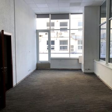 Велика Васильківська вул. (Червоноармійська), 72