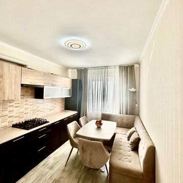 Гетьманська вул., 8