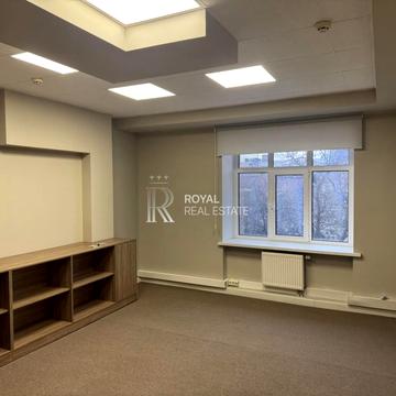 Петра Сагайдачного вул., 8