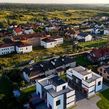 Князя Романа вул., 1