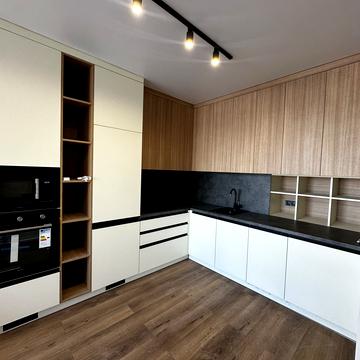 Причальна вул., 8