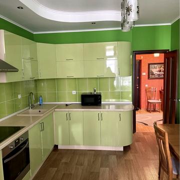 Анни Ахматової вул., 34