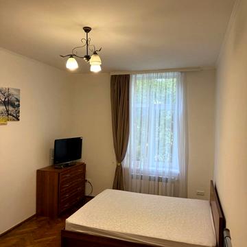 Замкова вул., 8