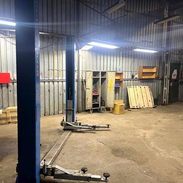 Курсантська вул., 26