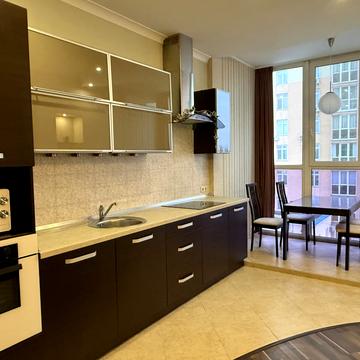 Гната Хоткевича вул. (Червоногвардійська), 10